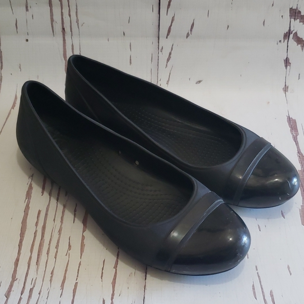 Crocs 9 mate black toe cap loafers flats